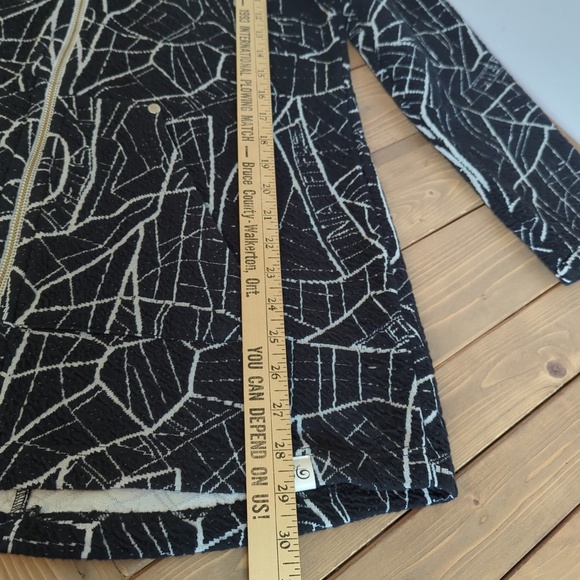 Tonia DeBellis Black White Abstract Print Jacket - Picture 12 of 14